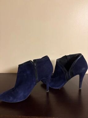 BCBGMaxAzria Navy Suede Pointed Toe Stiletto Ankle Booties